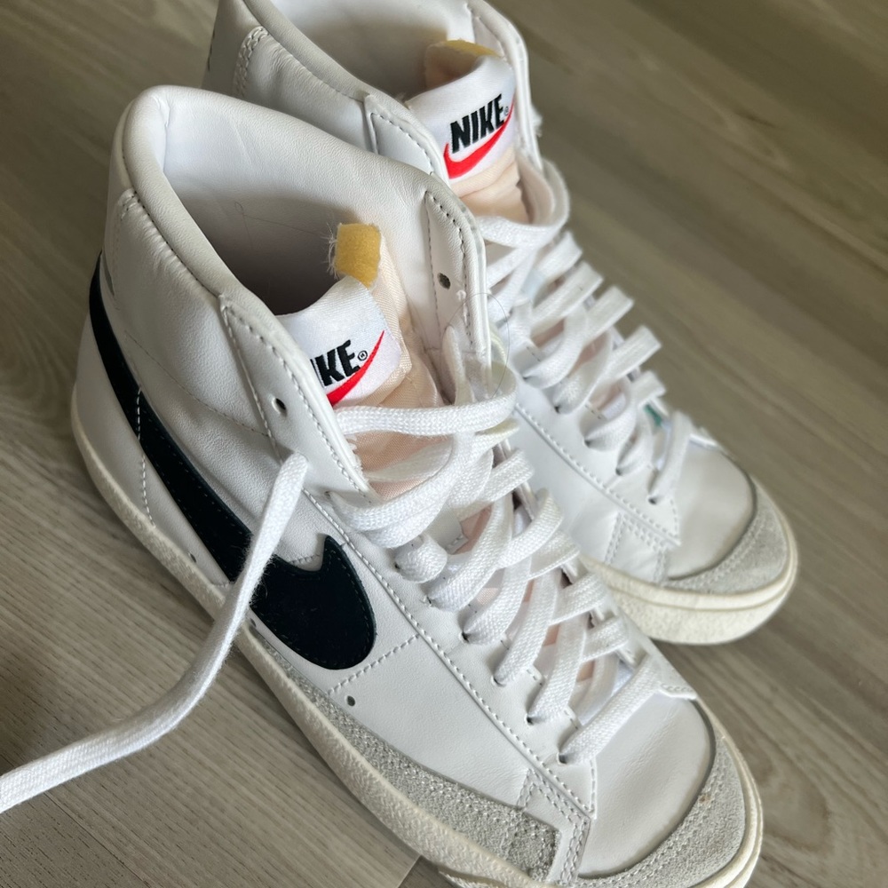 Nike sneakers women white